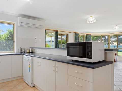 Pets At The Beach 8 Marto Court - Accommodation Adelaide 3