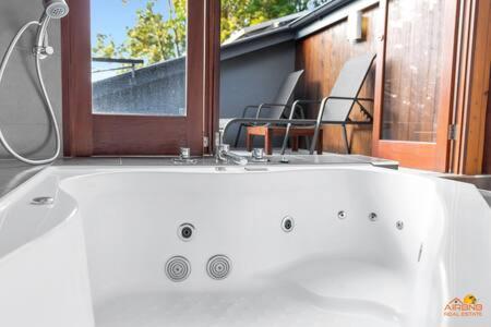 Pole Home In Paradise @ Kuranda - Accommodation Adelaide 3