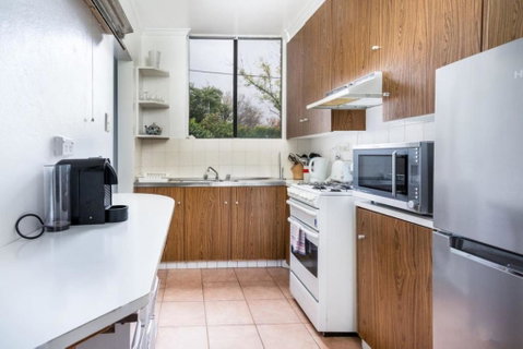 Quiet 2BR Apartment With Garden Views In Griffith - Accommodation Adelaide 2