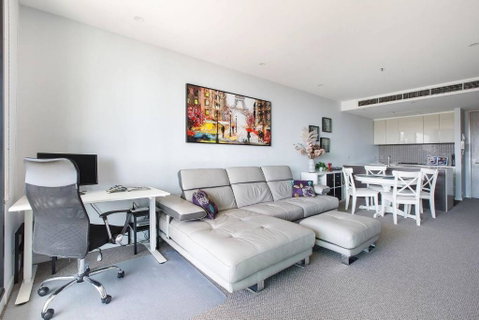 Queens Corner - Lakeside Serenity At Albert Park - Accommodation Adelaide 1