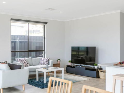 Putters Paradise 25-30 Troon Drive - Accommodation Adelaide 1