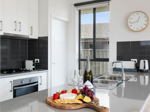 Putters Paradise 25-30 Troon Drive - Accommodation Adelaide 3