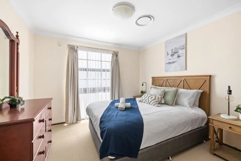 Private Ensuite Queen Room - Centrally Located At Milperra - Accommodation Adelaide 0