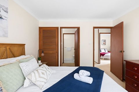 Private Ensuite Queen Room - Centrally Located At Milperra - Accommodation Adelaide 1