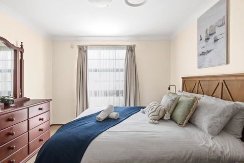 Private Ensuite Queen Room - Centrally Located At Milperra - Accommodation Adelaide 2
