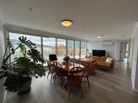 Private Room With Ensuite In The CBD - Accommodation Adelaide 0