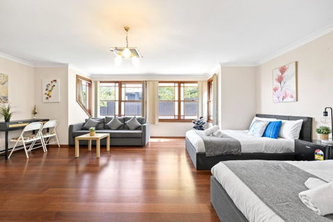 Quadruple Room W Ensuite In Gordon Near Train & Bus - Accommodation Adelaide 3