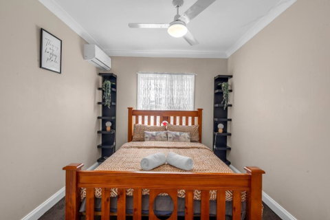 Quaint 2 Bedroom Fully Furnished Cottage - Accommodation Adelaide 1