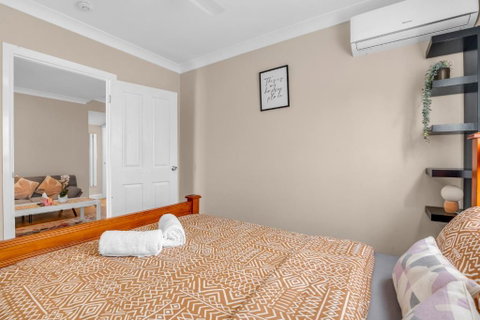 Quaint 2 Bedroom Fully Furnished Cottage - Accommodation Adelaide 2