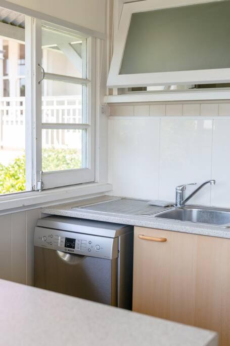 Quaint & Cosy 1 Bedroom Apartment In Queenslander. - Accommodation Adelaide 2
