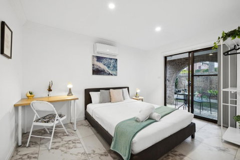 Quaint Double Room - Centrally Located At Glenfield - Shared Bathroom - Accommodation Adelaide 0
