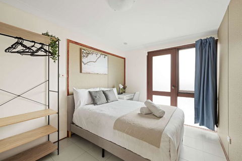 Quaint Double Room - Private Spot At Milperra - Shared Bathroom - Accommodation Adelaide 0