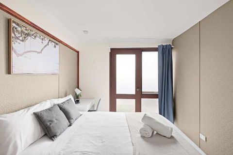Quaint Double Room - Private Spot At Milperra - Shared Bathroom - Accommodation Adelaide 2