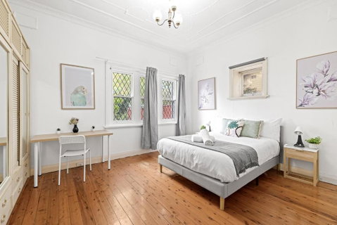 Quaint Double Room - Seconds To Shops & Eateries - Shared Bathroom - Accommodation Adelaide 1