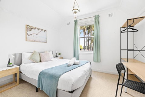 Quaint Double Room - Seconds To Shops & Eateries - Shared Bathroom - Accommodation Adelaide 2