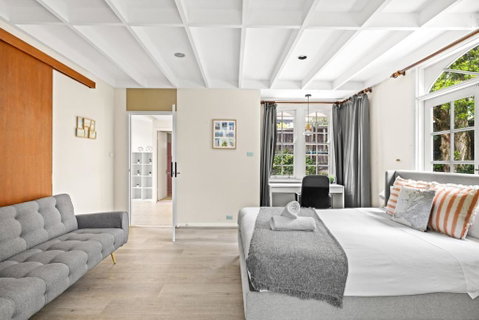 Quaint Queen Room - Convenient Location In Lindfield - Shared Bathroom - Accommodation Adelaide 1
