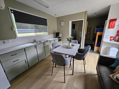 Queenstown Copper Country Cabins - Accommodation Adelaide 3