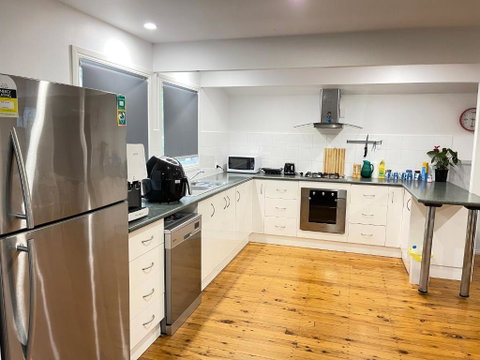 Quiet, Cozy And Calm 3 Bedroom House. - Accommodation Adelaide 2