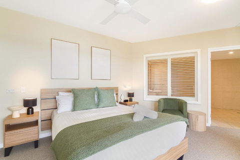Quiet Apartment In Mantra Salt Beach By UHoliday - 2BR, 1BR And Hotel Room Configurations Available - Accommodation Adelaide 3