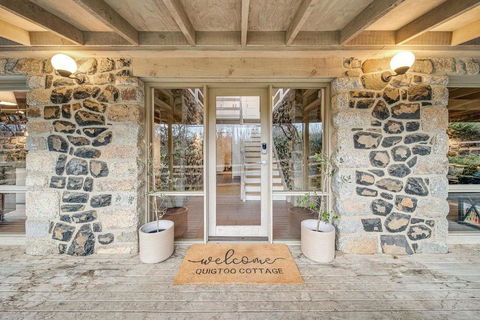 Quigtoo Cottage - Beautiful 4BR Stone Cottage L WiFi L Bath L Garden - Accommodation Adelaide 1
