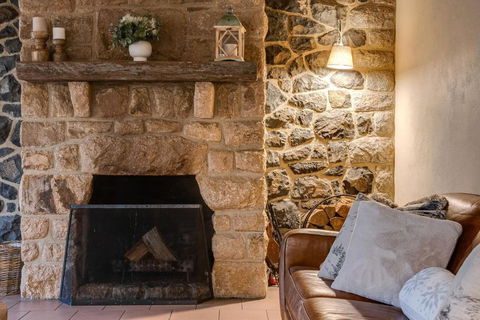 Quigtoo Cottage - Beautiful 4BR Stone Cottage L WiFi L Bath L Garden - Accommodation Adelaide 3