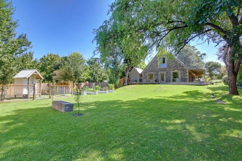 Quigtoo Cottage - Beautiful 4BR Stone Cottage L WiFi L Bath L Garden - Accommodation Adelaide 0