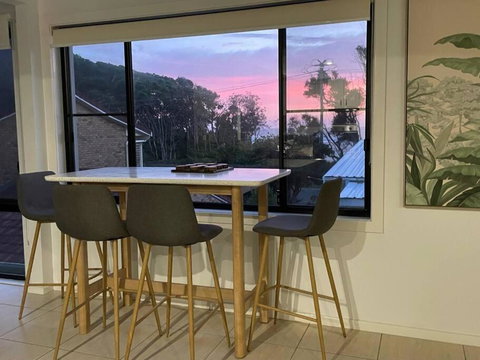 Rainbow Beachhouse - Deluxe, Pristine Location - Accommodation Adelaide 1