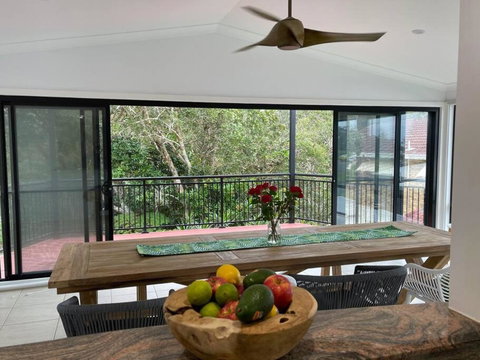 Rainbow Beachhouse - Deluxe, Pristine Location - Accommodation Adelaide 2