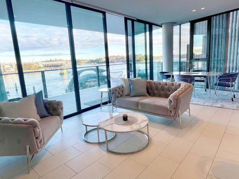 RARE Luxury Waterfront Living - Accommodation Adelaide 0