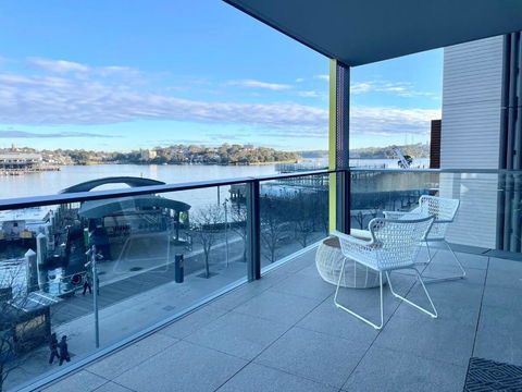 RARE Luxury Waterfront Living - Accommodation Adelaide 1