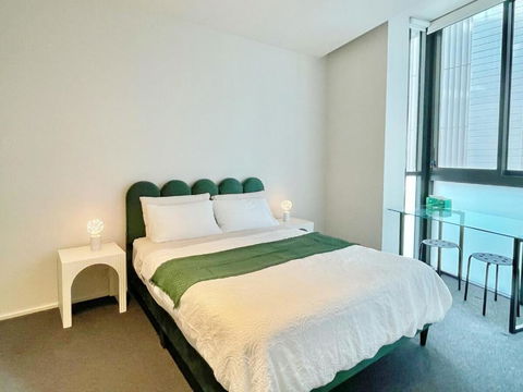 RARE Luxury Waterfront Living - Accommodation Adelaide 2
