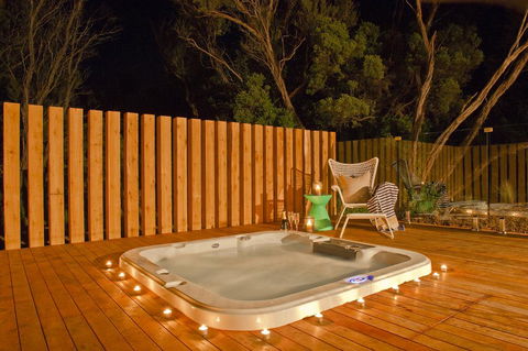 Azure Beach Retreat - Spa Luxury - Accommodation Adelaide 0