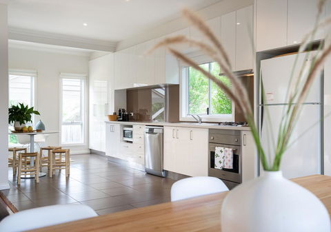 Azure Beach Retreat - Spa Luxury - Accommodation Adelaide 1