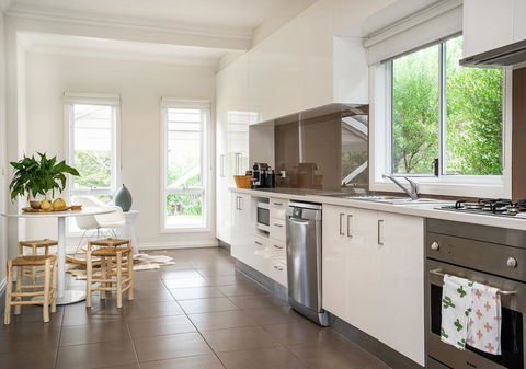 Azure Beach Retreat - Spa Luxury - Accommodation Adelaide 3