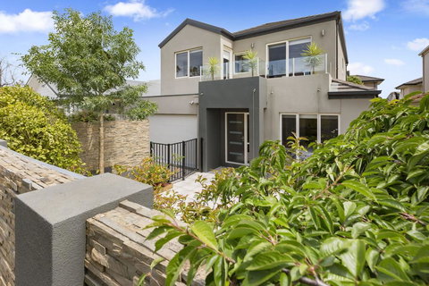 BANGALOW - MORNINGTON - Accommodation Adelaide 0