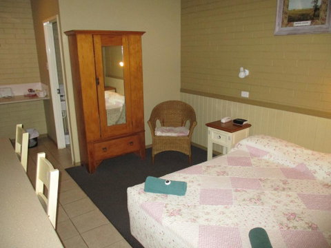Barcaldine Country Motor Inn - Accommodation Adelaide 1