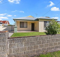 BAY YARD - large yard wifi family friendly. - Accommodation Adelaide
