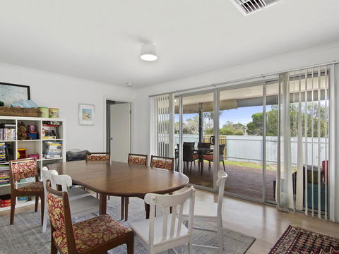 Beach Fun - 11 Broadbeach Drive - Accommodation Adelaide 1