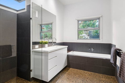 Beach Road Luxury With Ocean Views - Accommodation Adelaide 1