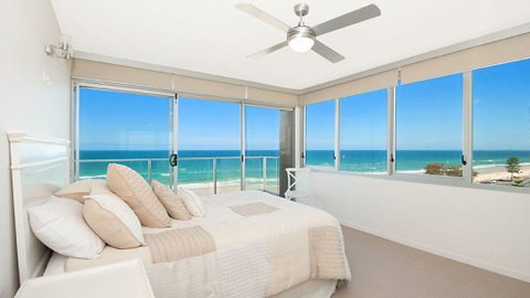 Beachfront Apt Main Beach - Accommodation Adelaide 2