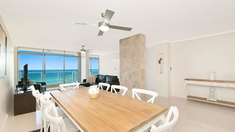 Beachfront Apt Main Beach - Accommodation Adelaide 1