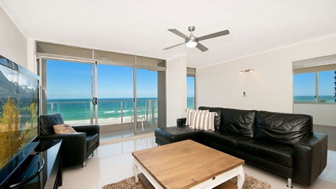 Beachfront Apt Main Beach - Accommodation Adelaide 3