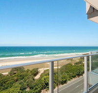 Beachfront Apt Main Beach - Accommodation Adelaide