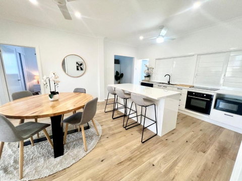 Renovated Queenslander - Upstairs 2km To Stadium - Accommodation Adelaide 0