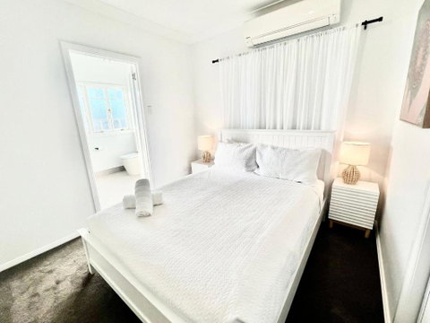 Renovated Queenslander - Upstairs 2km To Stadium - Accommodation Adelaide 2