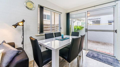 RED Rock - Townhouse In Town - Accommodation Adelaide 1