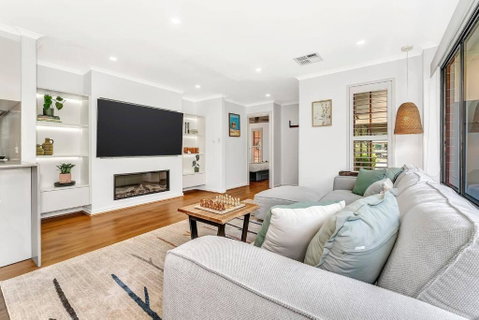 Redbrick Retreat - Generous Coastal Escape - Accommodation Adelaide 1