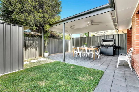 Redbrick Retreat - Generous Coastal Escape - Accommodation Adelaide 3
