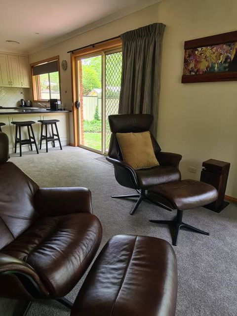 REDGUM RETREAT BRIGHT - Luxury Spa Villa - Accommodation Adelaide 0