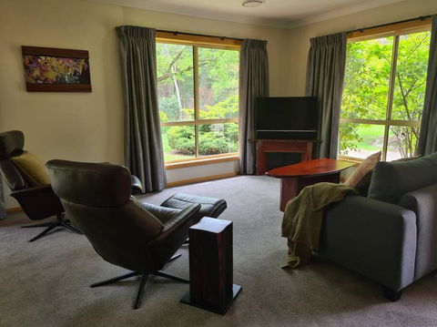 REDGUM RETREAT BRIGHT - Luxury Spa Villa - Accommodation Adelaide 2